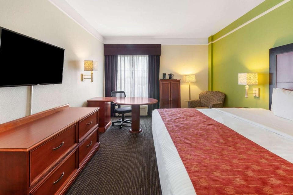 La Quinta Inn & Suites by Wyndham Cd Juarez Near US Consulate Hotel in Ciudad Juarez