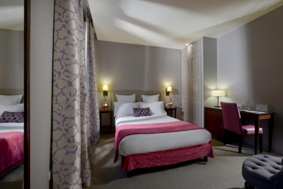 Hotel Le Relais Saint Charles Hotel in Paris