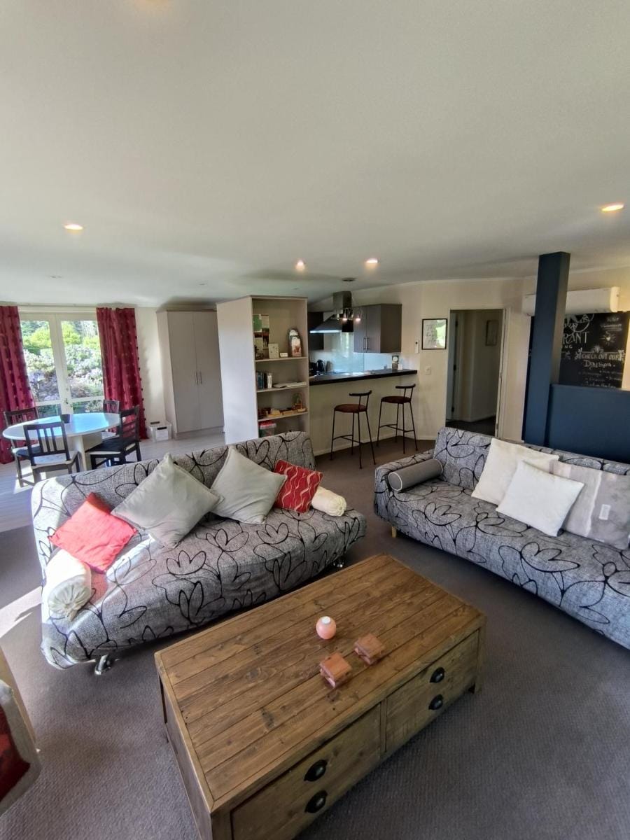 Vibrant Living Retreat Bed and Breakfast in Hanmer Springs