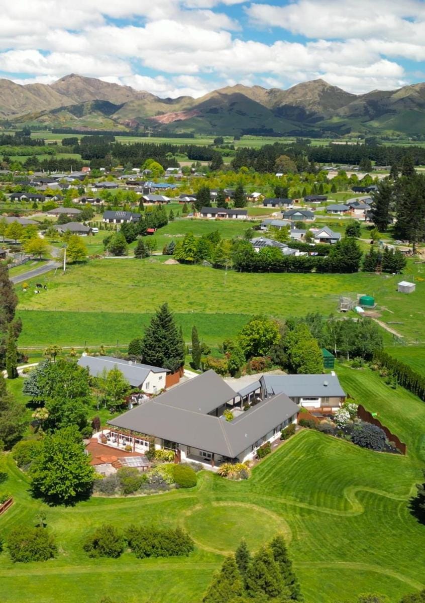 Vibrant Living Retreat Bed and Breakfast in Hanmer Springs