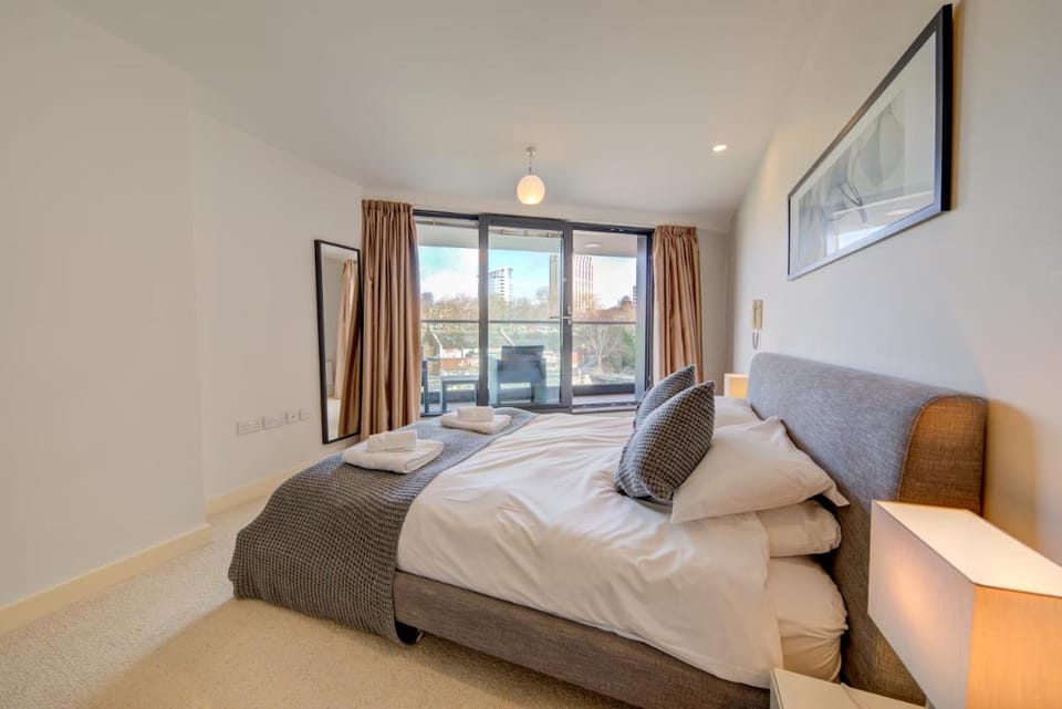 Cleyro Serviced Apartments - Finzels Reach Apartment in Bristol