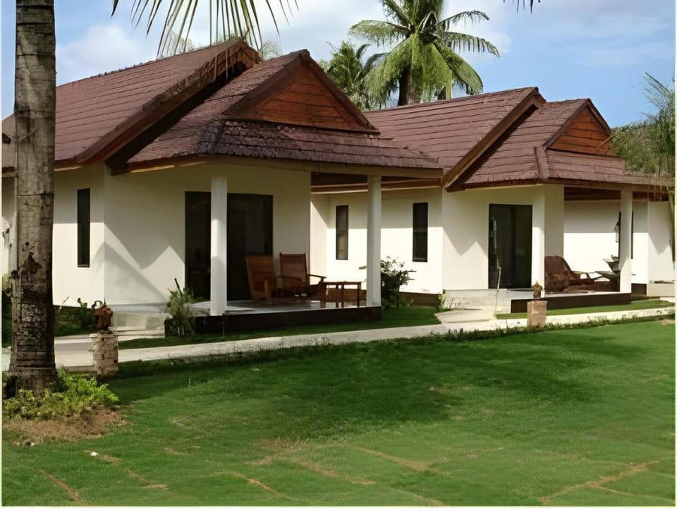 Cousin Resort Hotel in Khuekkhak
