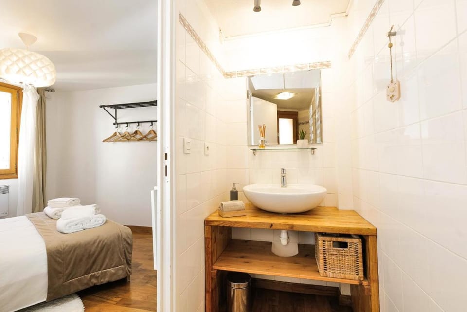The Frogs House - Yoga Retreat Bed and Breakfast in Vence