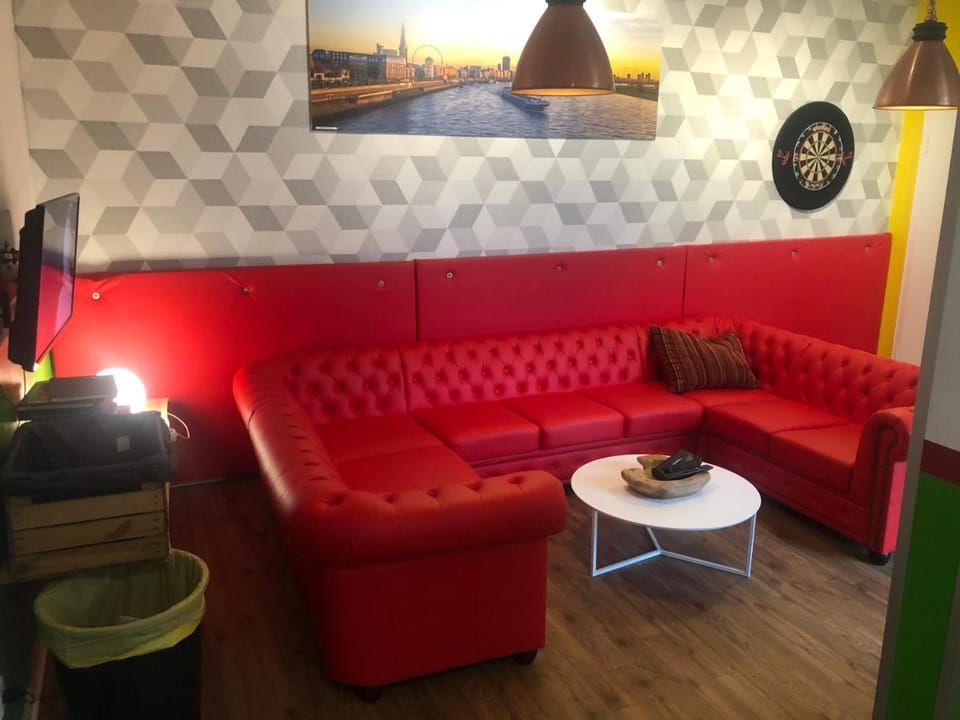 Backpackers Düsseldorf - SELF CHECK-IN Hostel in Neuss