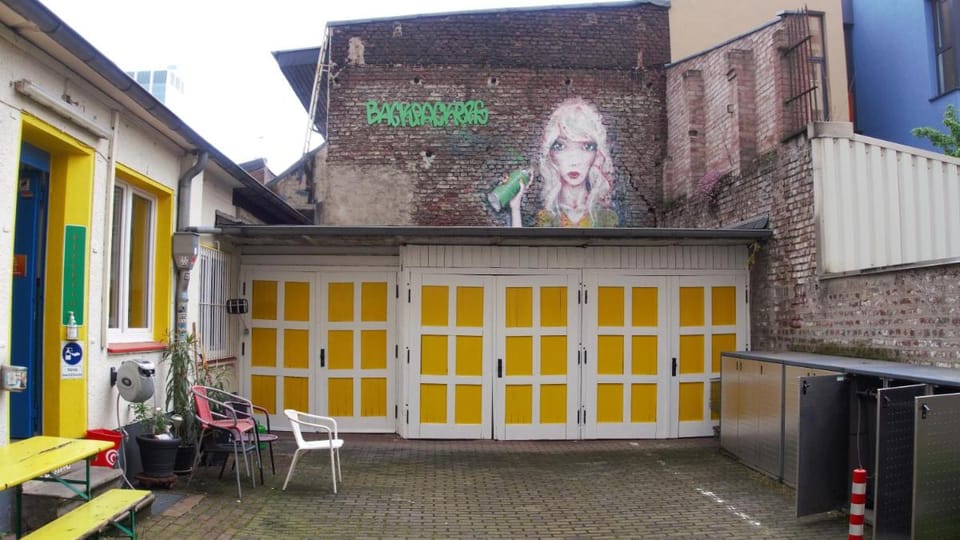 Backpackers Düsseldorf - SELF CHECK-IN Hostel in Neuss