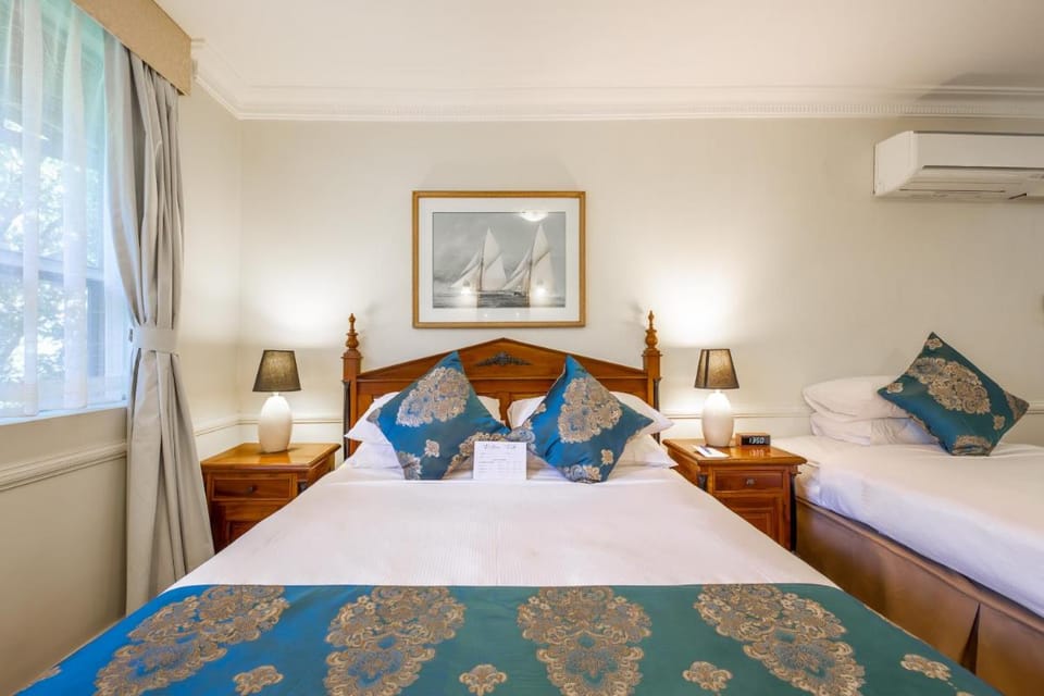 Twin Towers Inn Hotel in Sydney