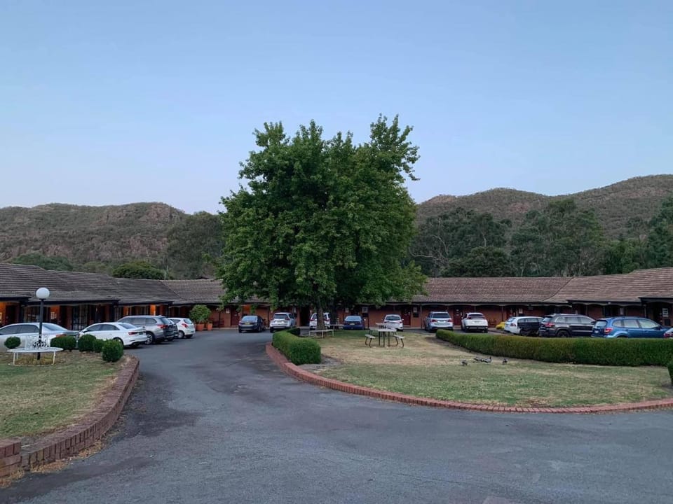 Golden Chain Country Plaza Motel Halls Gap Motel in Halls Gap