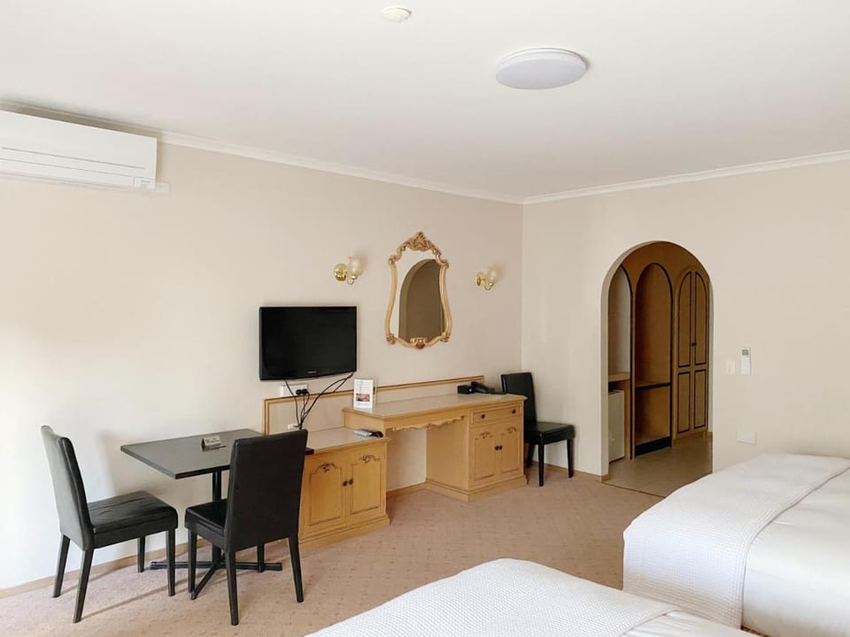 Golden Chain Country Plaza Motel Halls Gap Motel in Halls Gap