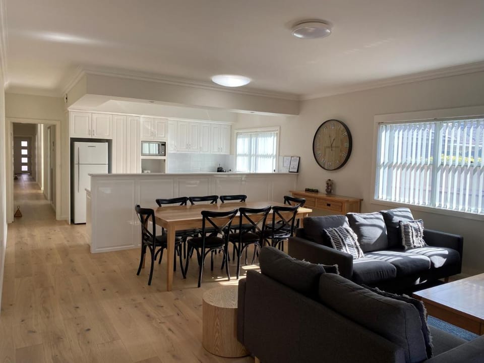 Charles Sturt Suites & Apartments Hotel in North Wagga Wagga