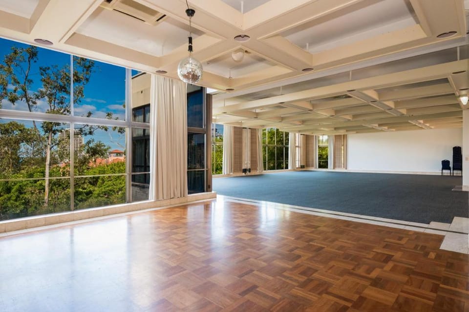 Greenmount Beach Resort Hotel in Tweed Heads