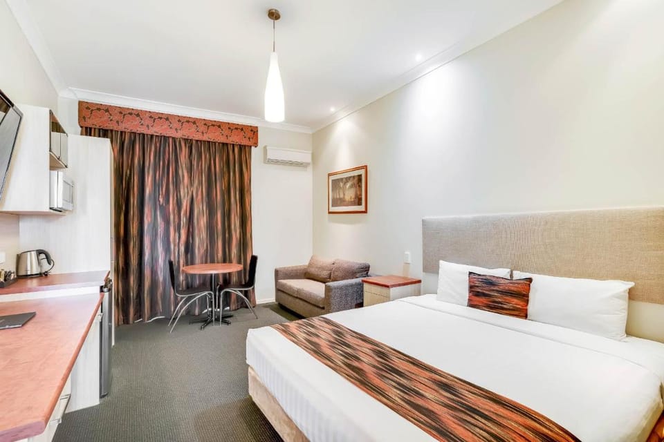 Prince of Wales Motor Inn Motel in North Wagga Wagga