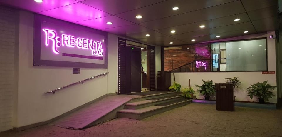 Regenta Place Bangalore, Cunningham Road Hotel in Bengaluru