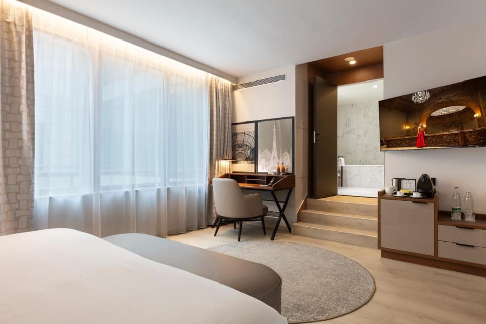 La Clef Tour Eiffel Paris by The Crest Collection Hotel in Paris