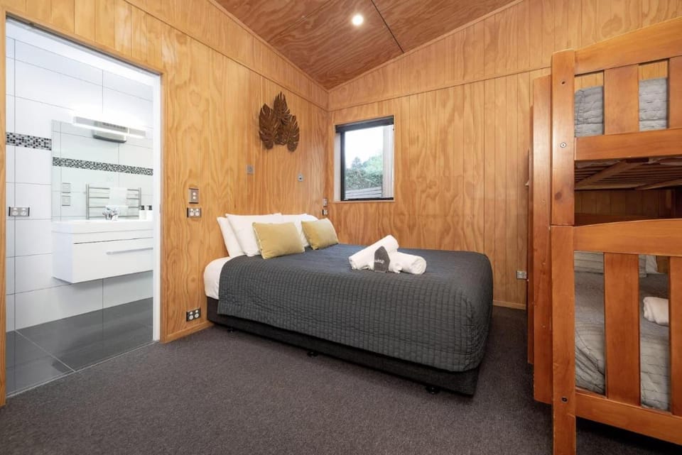 Queenstown Top 10 Holiday Park Campground/ 
RV Resort in Queenstown