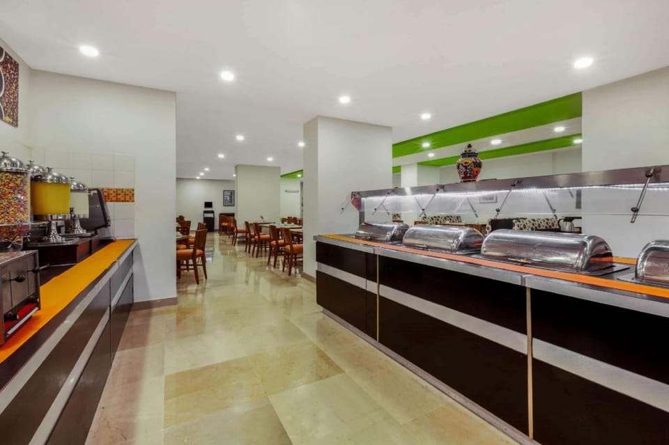 La Quinta Inn & Suites by Wyndham Puebla Palmas Hotel in Puebla