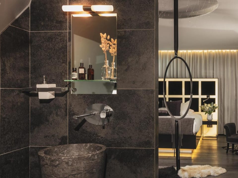 Legend Hotel Hotel in Paris