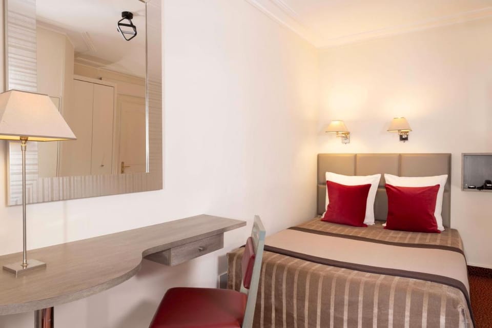 Hôtel Saint Pierre Hotel in Paris