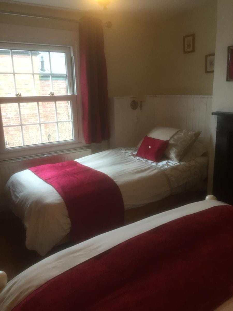 Alice Guest house Bed and Breakfast in Cheltenham