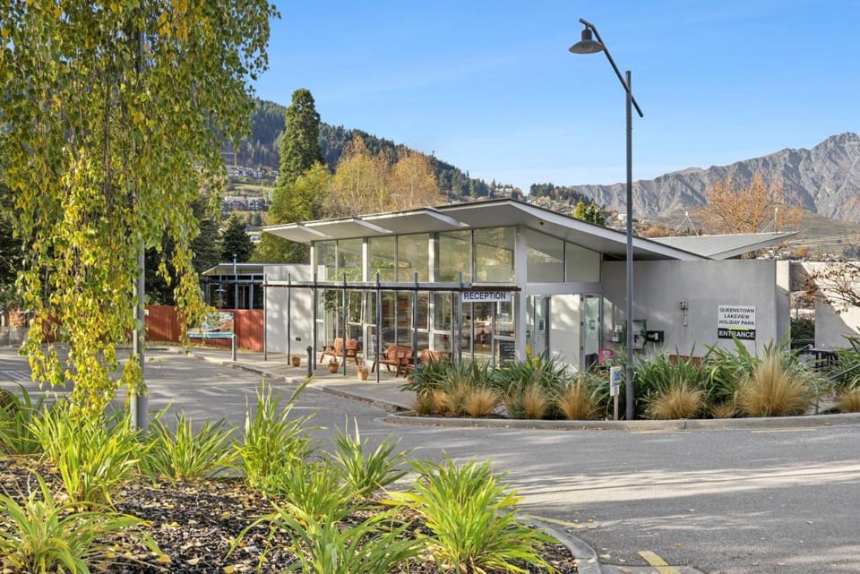 Hampshire Holiday Parks - Queenstown Lakeview Campground/ 
RV Resort in Queenstown