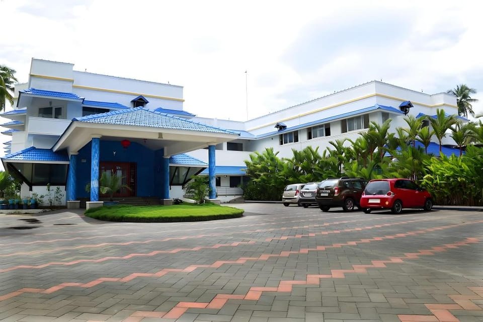 Blue Waters Cherai Hotel in Vypin