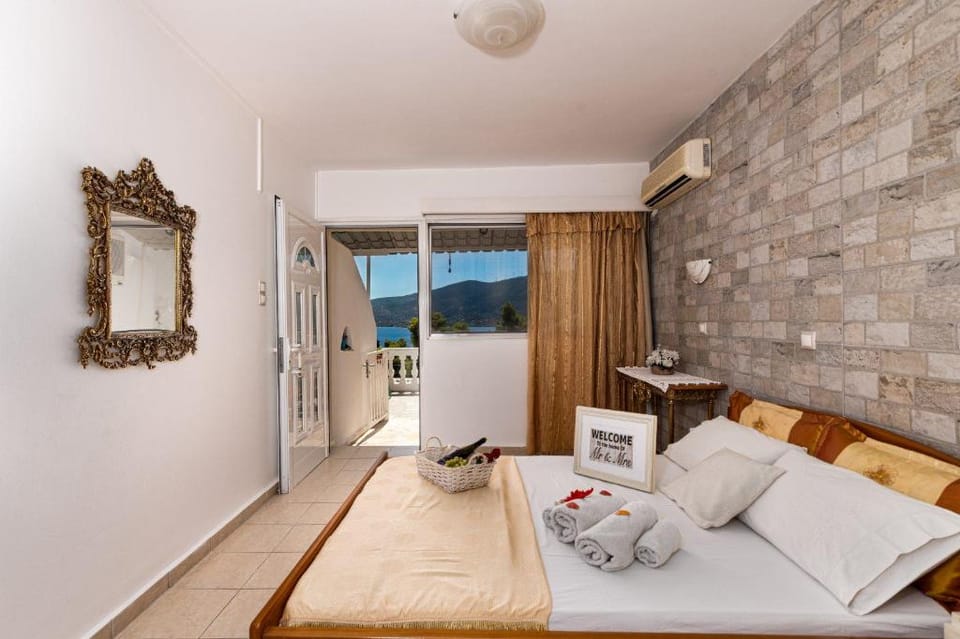 Lions Apartments Hotel in Poros