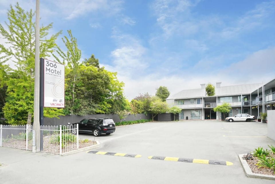 306 Motel Apartments Motel in Christchurch