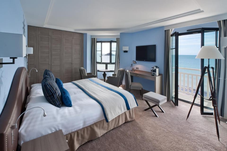 Hotel Le Nouveau Monde Hotel in St-Malo