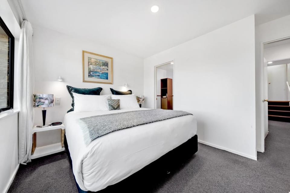 Balmoral Lodge Bed and Breakfast in Queenstown