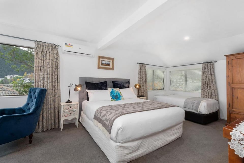 Balmoral Lodge Bed and Breakfast in Queenstown