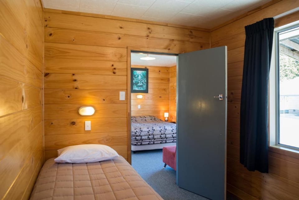 Fox Glacier TOP 10 Holiday Park & Motels Campground/ 
RV Resort in West Coast