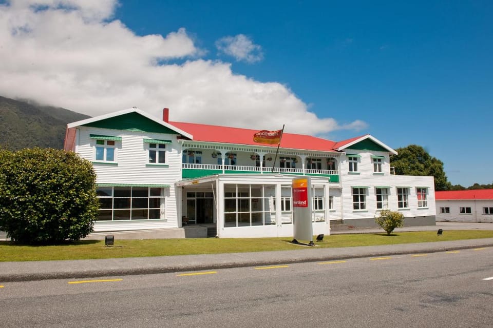 Heartland Hotel Fox Glacier Hotel in West Coast