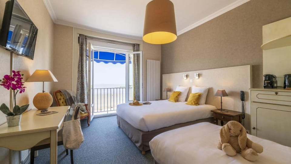 CERISE Royan - Le Grand Hôtel de la Plage Hotel in Vaux-sur-Mer