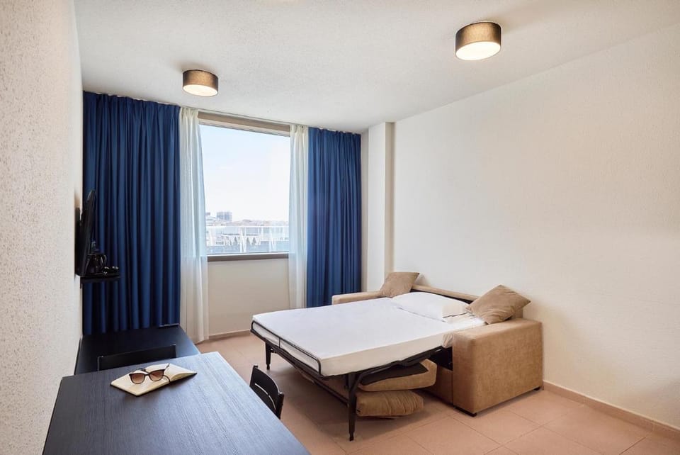 Hesperia Sant Joan Suites Apartment hotel in Barcelona