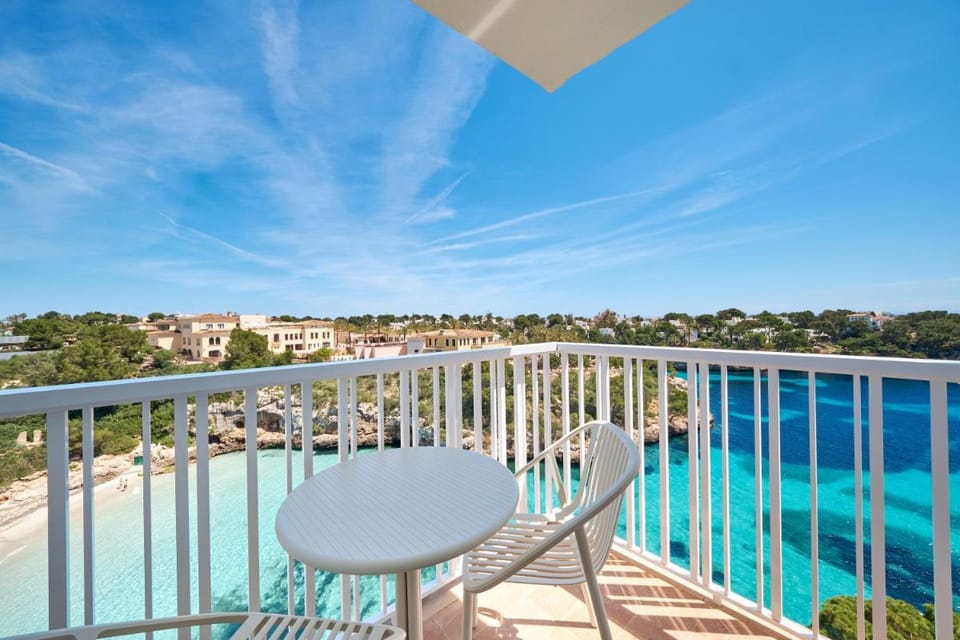 Barcelo Ponent Beach Hotel in Cala Ferrera
