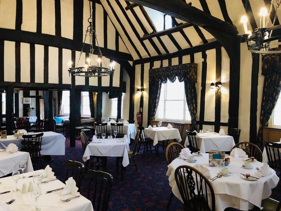 Brook Red Lion Hotel Inn in Colchester
