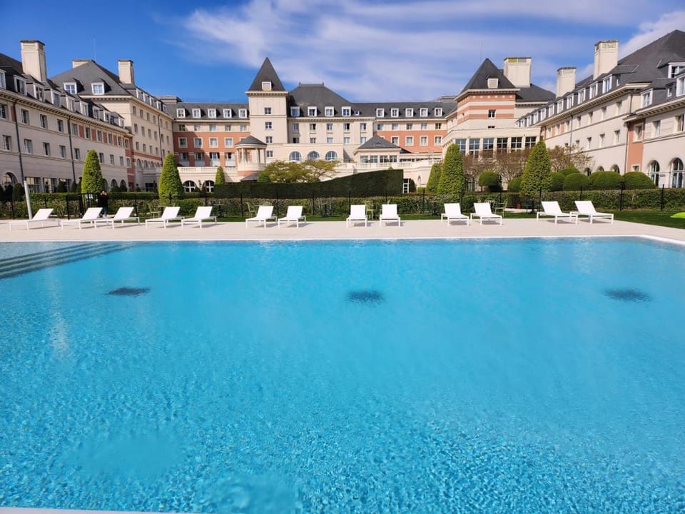 Dream Castle Paris Hotel in Magny-le-Hongre