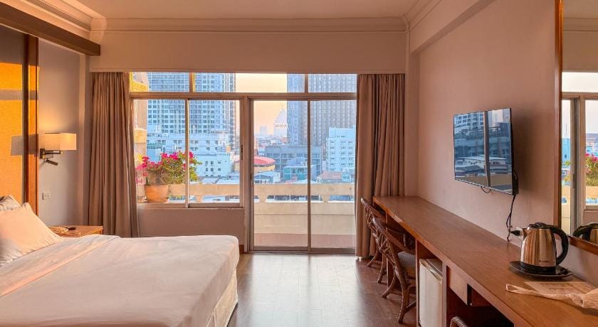 Golden Beach Hotel Hotel in Pattaya City