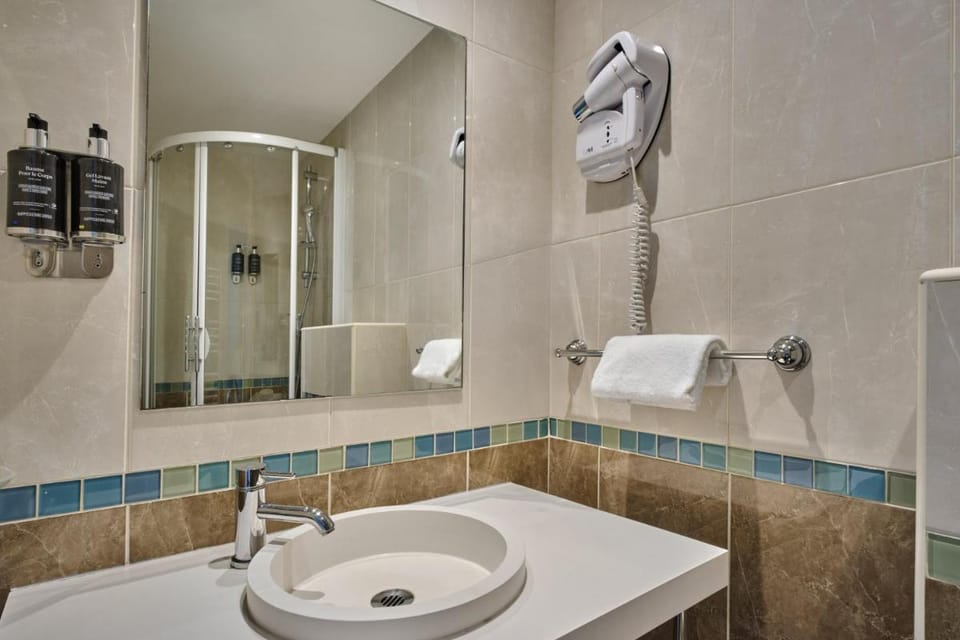 Hotel Etoile Saint Ferdinand by Happyculture Hotel in Paris