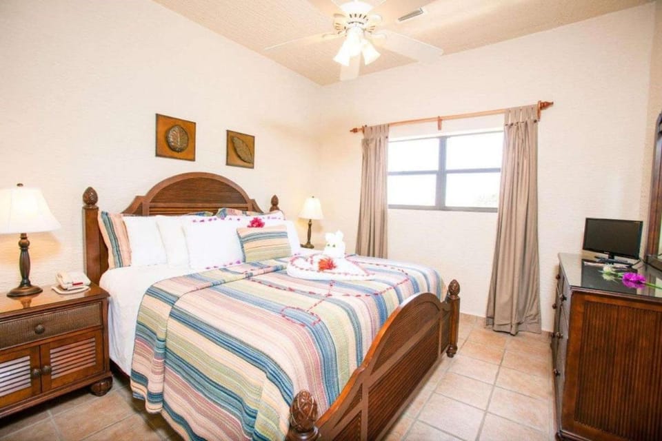 Clarion Suites Roatan At Pineapple Villas Hotel in Bay Islands Department