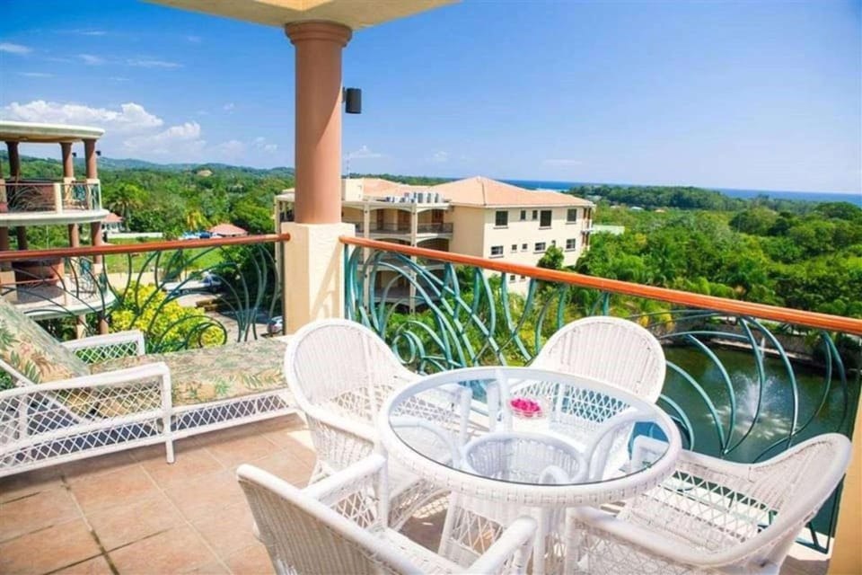 Clarion Suites Roatan At Pineapple Villas Hotel in Bay Islands Department
