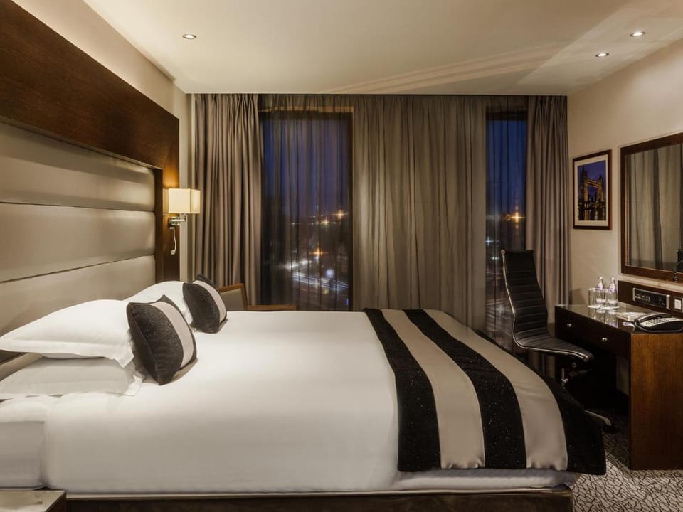 Park Grand London Heathrow Hotel in Isleworth