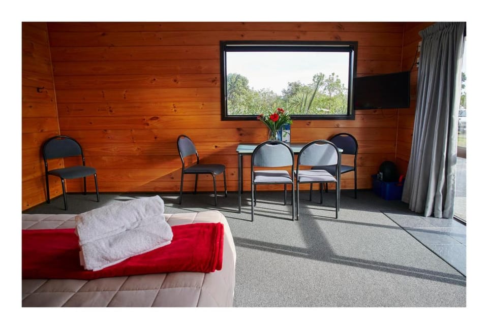 Greymouth Seaside TOP 10 Holiday Park Campground/ 
RV Resort in West Coast