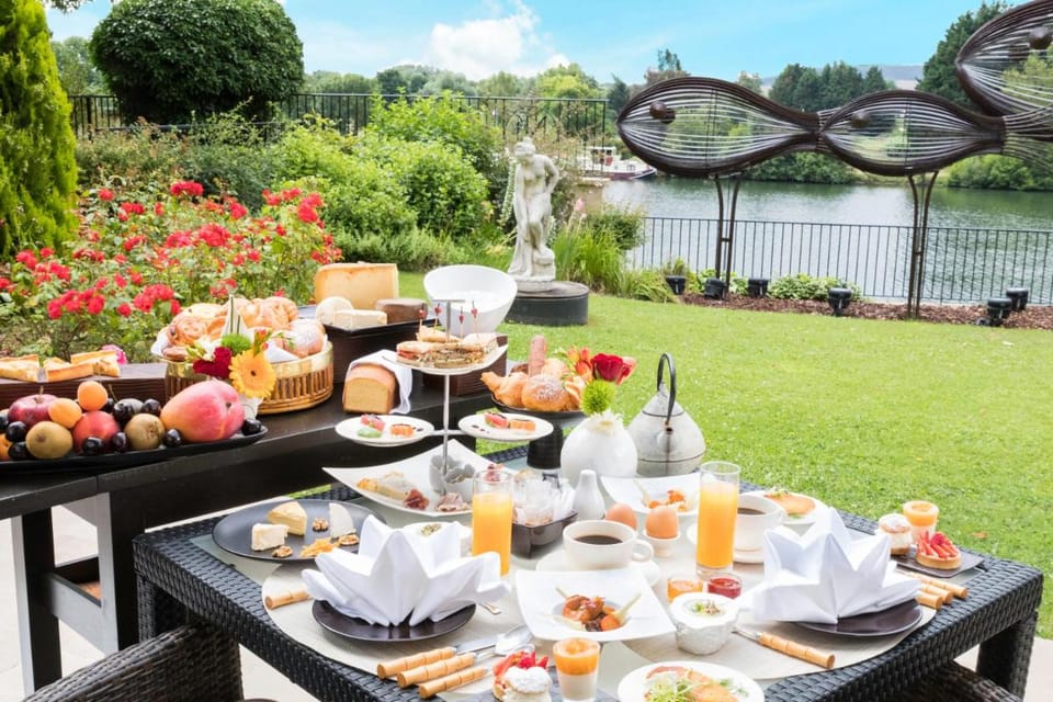 La Côte Saint Jacques Hotel in Bourgogne-Franche-Comté