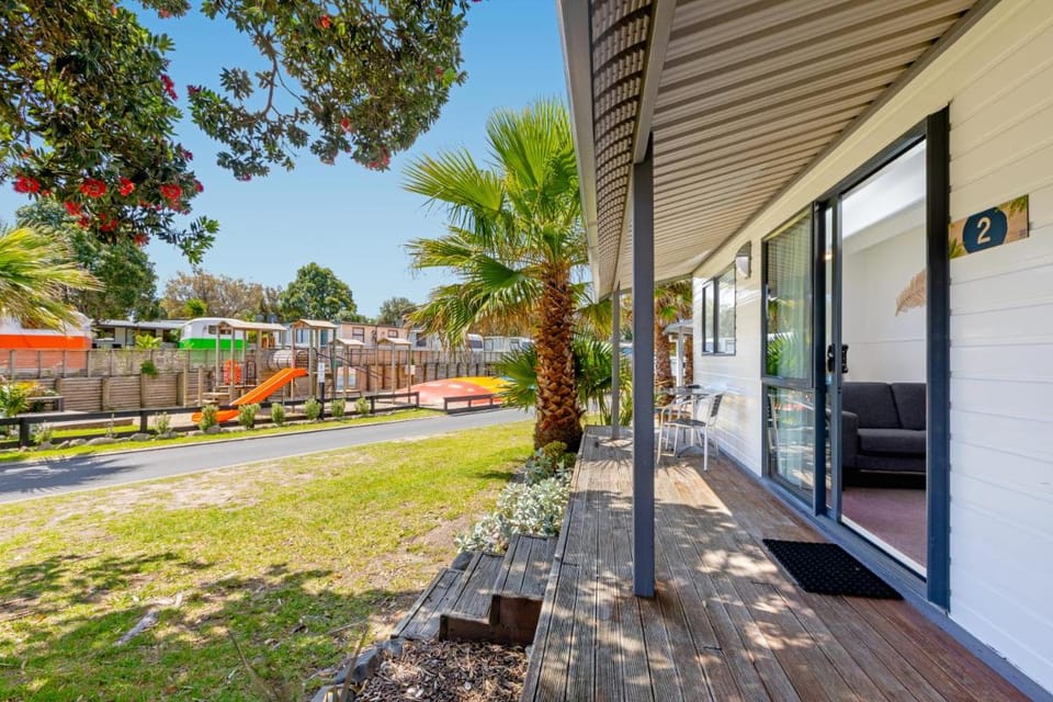 Bowentown Beach Holiday Park Campground/ 
RV Resort in Bay Of Plenty