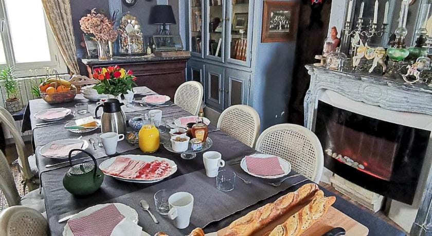 Le Clos Saint Paul Hotel in Île-de-France