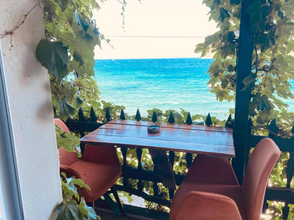 Yali Butik Pansiyon Bed and Breakfast in İzmir Province