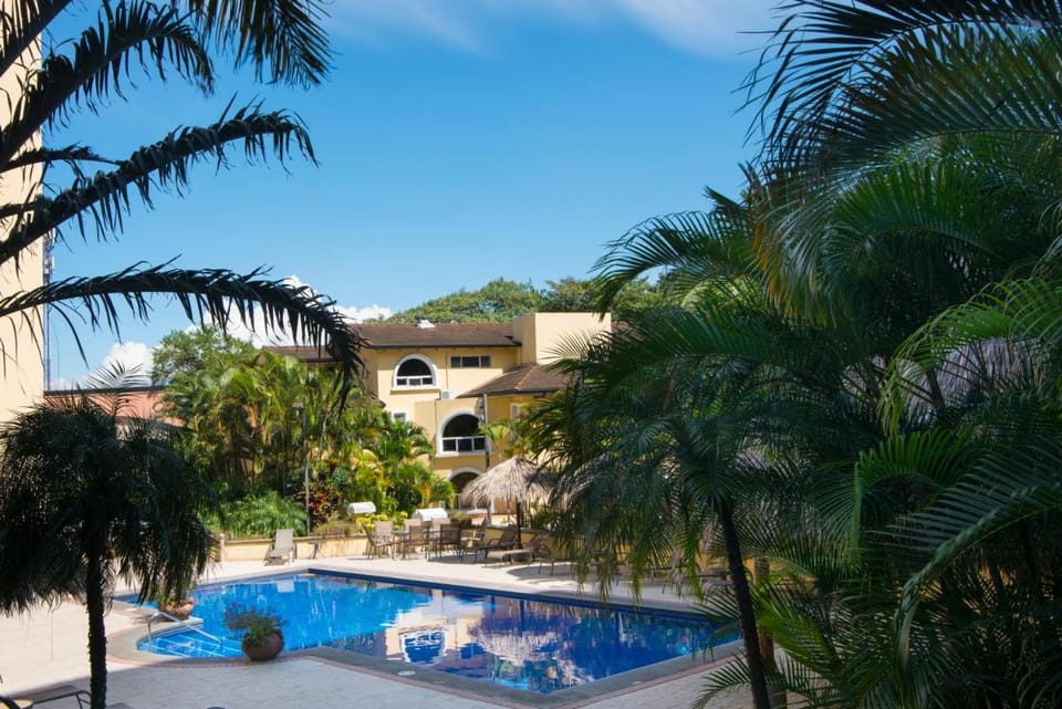 Apartotel & Suites Villas del Rio Hotel in Escazu