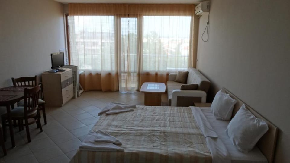 Sunny Sands Studios Apartment in Burgas