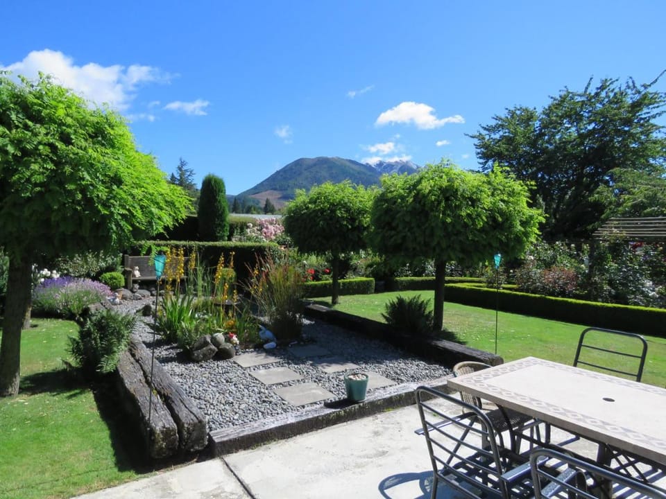 Marchmont Gardens Bed and Breakfast in Hanmer Springs