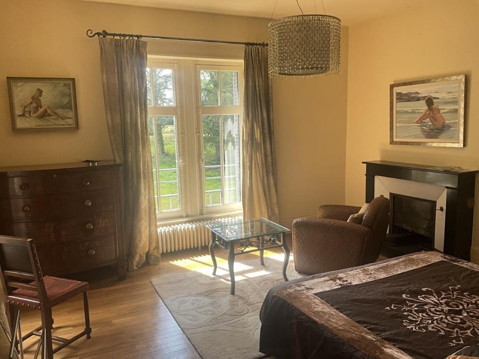 Chateau Tout Y Fault Bed and Breakfast in Bourgogne-Franche-Comté